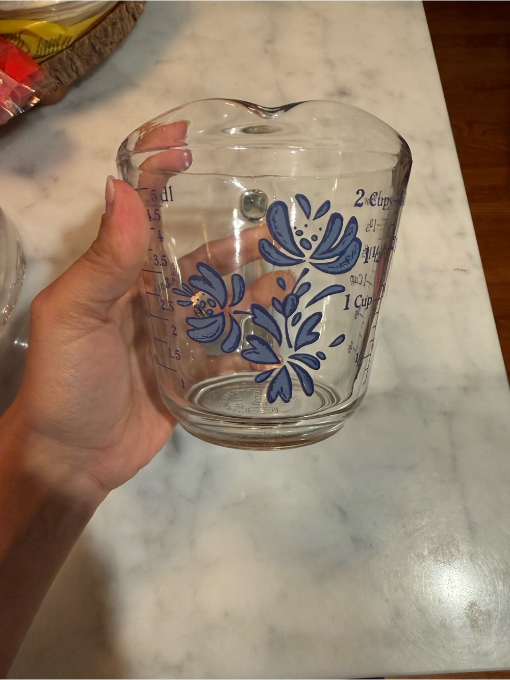 Pflatzgraff Yorktowne Glass Measuring Cup Anchor Hocking 16 oz collectible